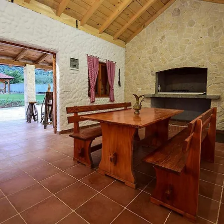 Villa Julija Gacelezi