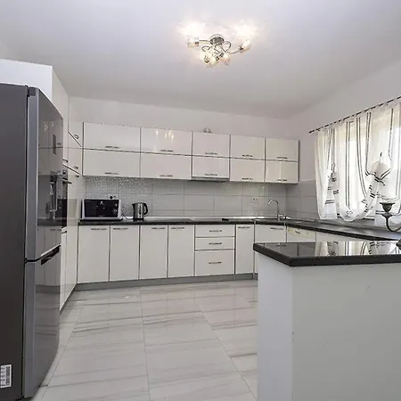 Villa Julija Gacelezi