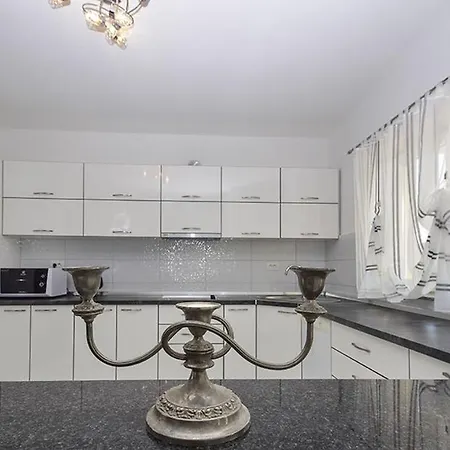 Villa Julija *