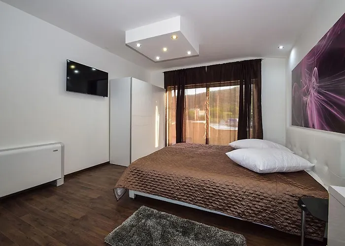 Villa Julija Gacelezi