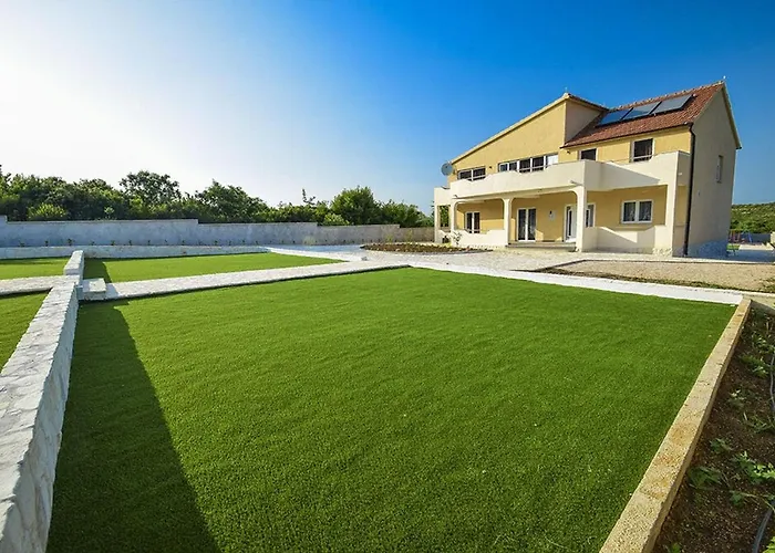 Villa Julija Gacelezi