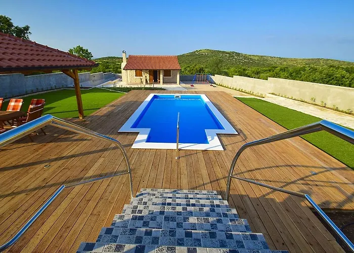 Villa Julija Gacelezi